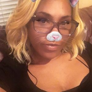 Meet your Posher, April